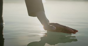 265K views · 46K reactions |  Lion Hill - Mila Olo (Visualizer) ‘Manana olona ianao mankatia anao, tiavo izy, misaora an’andriamanitra fa tsy ny olona rehetra no tahak’izany’ | Lion Hill | Facebook