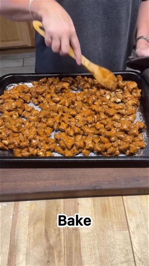 Salted Caramel Peanut Butter Pretzel Bites Recipe ❤️ https://www.missinthekitchen.com/salted-caramel-peanut-butter-pretzel-bites/ | Miss in the Kitchen