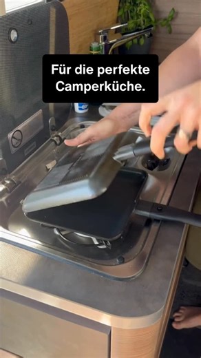 Perfect Van | Original Trenntoiletten & Camper Zubehör on Instagram: "Vor kurzem haben wir euch den RidgeMonkey Connect Sandwich Toaster XL Granite Edition vorgestellt. Den gibt es jetzt bei uns im Shop. Heute zeigen wir euch direkt ein echtes Camper-Alltagsgericht: Bratkartoffeln direkt im Ridgemonkey. Die sind super schnell zubereitet, bräunen gleichmäßig und nach der Zubereitung ist der Toaster unkompliziert zu reinigen. Genau dafür ist es gedacht. Was den RidgeMonkey besonders macht: ✔ Abneh