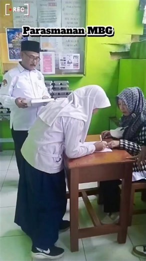 Prasmanan di sekolah... tp menu nya MBG #mbg #mtsfutuuhiyah #seru
