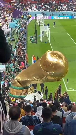 Piala dunia sebelum di era sekarang!! Beberapa fakta unik di era awal turnamen piala dunia meliputi:Tanpa Kualifikasi: Pada edisi 1930, seluruh peserta berpartisipasi melalui undangan langsung dari FIFA, bukan babak kualifikasi seperti sekarang.Peserta Minim: Turnamen sempat ditiadakan pada tahun 1942 dan 1946 karena pecahnya Perang Dunia II.Partisipasi Awal Asia: Pada Piala Dunia 1938 di Prancis, Indonesia untuk pertama kalinya berpartisipasi (saat itu bernama Hindia Belanda) dan menjadi negara
