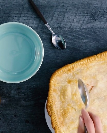 348K views · 249 reactions | Every Southerner should know how to make a classic chicken pot pie. Get the recipe here: https://bit.ly/31RHNvS | Southern Living | Facebook