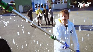 Quand Alexis remplace Sébastien ou Fabrice, vous choisissez régulièrement de l’affronter au Morning Game 😇 Du coup, avec tous les voyages gagnés 😅, Alexis se sentait quelque peu redevable vis-à-vis de notre partenaire Buchard Voyages et il s'est donc mis à disposition pour nettoyer de fond en comble un car 🧽🪣 On l'a suivi dans sa mission lors de son passage à Leytron 👇🏻 | Rhône FM