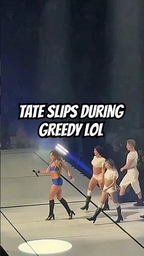 Tate McRae Slips on stage during Greedy Boston N2 #tatemcrae #boston #greedy #misspossessivetour