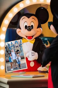 2.7K views · 112 reactions | Animated Mickey Mouse Mirror: Look who’s hanging out on Mickey Mouse’s mirror! This Animated Magic Shot is available from Disney PhotoPass photographers stationed near the end of Main Street, U.S.A. and just to the right of Partners Statue. | Disney PhotoPass Service | Facebook
