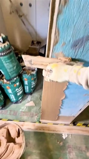 Techniques for Smoothing Wall Corners with Cement Plaster to Make Them Smooth and Square #shorts