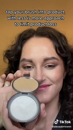 Fan Brush Highlighter: Tips & Tricks for Perfect Glow