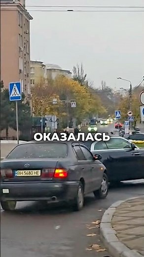 Rolls Royce Wraith and Toyota Corolla Met on the Road😳 #autopodium