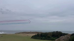 40K views · 768 reactions | The Red Arrows put on a fantastic display at the end of the Great North Run in South Shields ✈️ #greatnorthrun #greatnorthrun2025 #redarrows #southshields | Newcastle Chronicle | Facebook