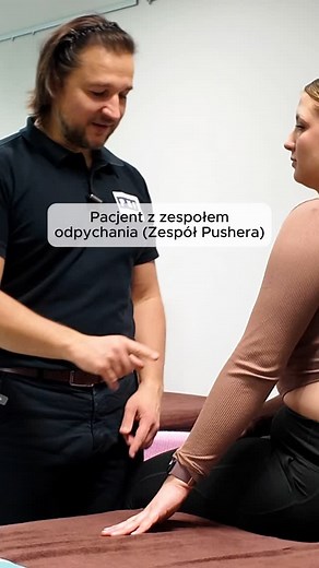 Zespół odpychania (Pusher Syndrome) to jedno z trudniejszych do terapii zaburzeń, jakie możemy spotkać u pacjentów po udarze. Pacjent zamiast szukać równowagi, aktywnie odpycha się zdrową stroną ciała, co prowadzi do niebezpiecznego przechylania się na stronę niedowładną. Skąd się to bierze? 🧠 Przyczyną jest uszkodzenie struktur odpowiedzialnych za czucie ułożenia ciała w przestrzeni – najczęściej tylno-bocznej części wzgórza. 👉 Pacjent traci zdolność prawidłowego oceniania pionu i jest przeko