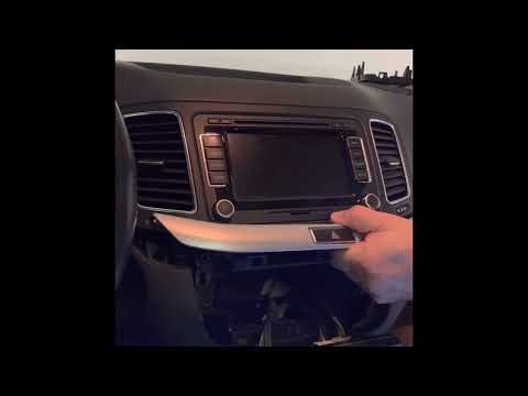 VW Sharan 7N Radio / Navigerät Ausbau
