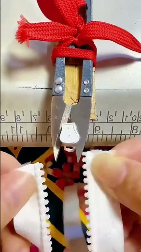 🎨 Must - Have for Craft Lovers! Zipper Installation with Scissors Tutorial