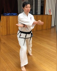 Do-San (hyung/Tul) movements 5 & 6 are often interpreted as a defence against a haymaker punch followed by an upset punch being blocked by the left hand. This is followed by a counter of a spear hand strike. But blocking an attacker does not distract or disable him, making the counter spear hand strike ineffective. Come back tomorrow for a better solution. #fitnessclassmelbourne #rheetkd #selfdefense #taekwondo #martialarts #selfdefenseforwomen #melbourne #tkd #rhee #taekwondomelbourne #taekwond