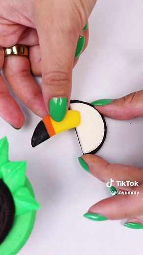 Creative Toucan Cupcake Tutorial