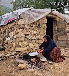 Endless Effort in the Mountains of Iran - Repairing the Roof of a House in Heavy Rain 🌧️⛰️ | Moin Fishing