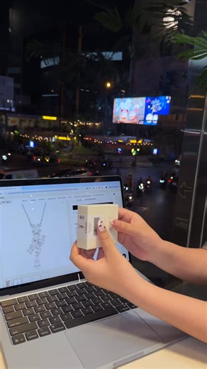 QueenD.auth (Swa•rov~ski Authentic 🦢) on Instagram: "Vòng cổ Matrix pendant ✨ #swarovskimatrixpendant #queend_auth"