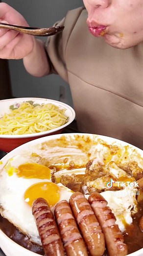 目玉焼きウインナーカレーの作り方