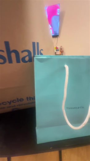 I found this Tiffany & Co metallic card holder at Marshall’s and compared it to my original one from the boutique. For me, the quality and details look the same — the only noticeable differences were the packaging and price.#tiffanys #tiffanyco #viraltiffanyco #tiffanycocomparison #materialgirl