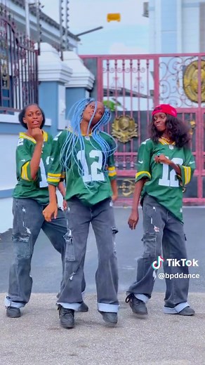 Woman commando DC:we @AyraStarr⭐️ #fyp #viral #dancesistass #bpdcreww #foryou #ayrastarr