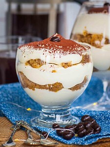 The Best Classic Tiramisu (video)