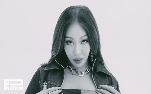 Jessi 新曲《ZOOM》MV公开，又辣又飒slay全场的厉害姐姐回来了！！