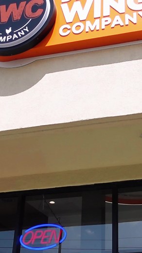 Wing king is back at it! #wings #theewingking #tampa