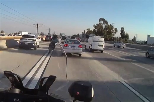 Video: Motorcyclist wanted after speeding away from Pasadena police