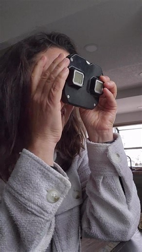 Look what I found… a vintage View-Master! ✨ There’s something magical about clicking through those tiny reels… each 3-D image popping to life. I remember sitting on my bedroom floor, completely mesmerized as every scene flipped by. And the best part? I don’t have one… I have two! Should I keep one, or let someone else relive the magic? 👀 Have a beautiful day, Wendy #antiquetroveroseville #antiquetrove #antiquetrovedealerfeb26