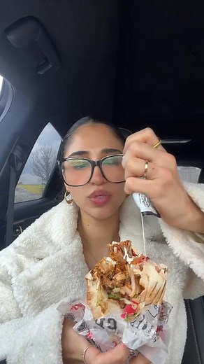 GARLIC ON MY SHAWARMA (and everything else) @Osmow's #shawarma #chickenshawarma #mukbangvideo #fyp #fypviral #food #mukbang #asmr #asmreating | Janemukbangs