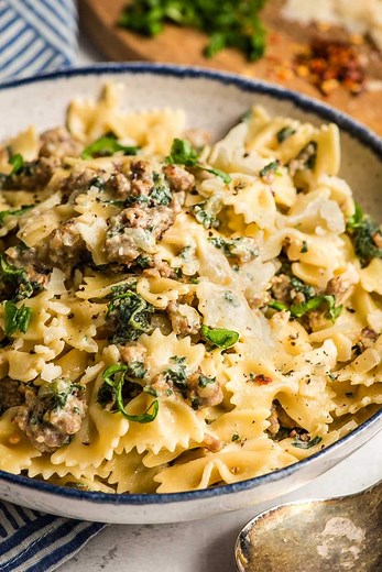 Creamy Italian Sausage Pasta with Kale | NeighborFood