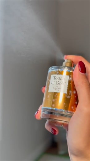 Bath & Body Works on Instagram: "From skincare to scent @katie_fawn’s routine is golden ✨ Touch of Gold’s dermatologist-tested Body Care and Body Cream with 48 hours of moisture deliver radiance 💫 While notes of bright blackberries, golden orange blossom, and decadent tonka leave a lasting impression 🌟"