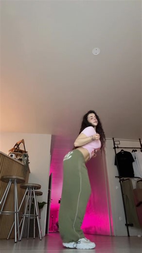 Frikitona Dance Trend with Leeeyy