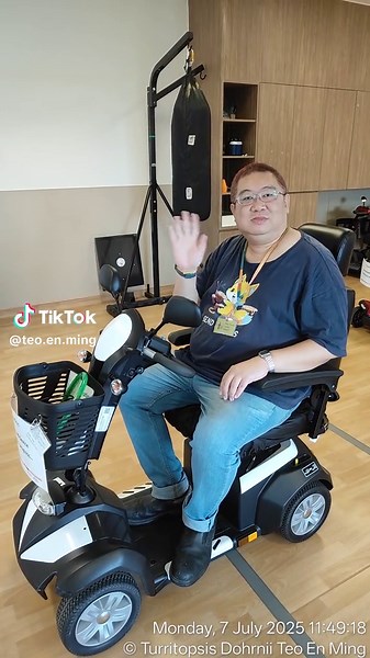 Teo En Ming goes for PMD training at Singapore General Hospital SGH