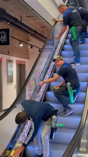 Window Cleaner’s Genius Trick for Spotless Escalators in Minutes