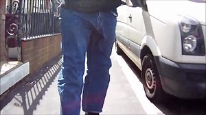 Have you seen the video of the road-rage motorist getting a dose of instant karma after trying to kick a cyclist's bike? As Vice writes: "the meat of this video is in the fall, a graceful and perfect moment of karma that transcends 'hilarious' and becomes 'basically art' when viewed in slow-motion." That video today's race results and cycling headlines in today's CT Daily News Digest: http://cyclingtips.com.au/2015/08/daily-news-digest-138/ | CyclingTips