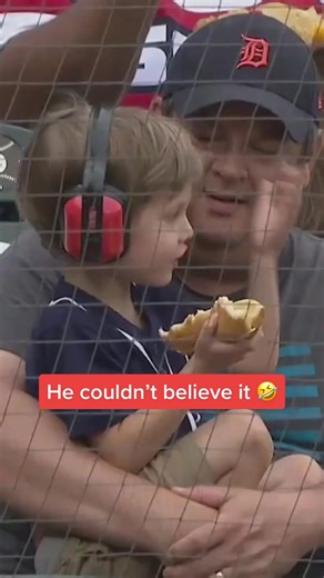 Not the hot dog!!! 🌭😅 (🎥: @cut4)