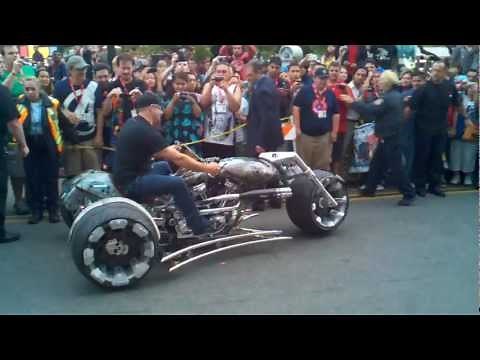 Unveiling of Gears of War 3 Trike At SDCC 2011 in