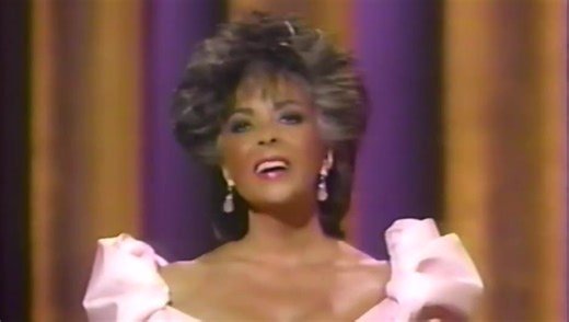 Take a look at Elizabeth's presentation at the 1987 Academy Awards, in light of this year's upcoming Oscars! #ElizabethTaylor #Oscars #AcademyAwards