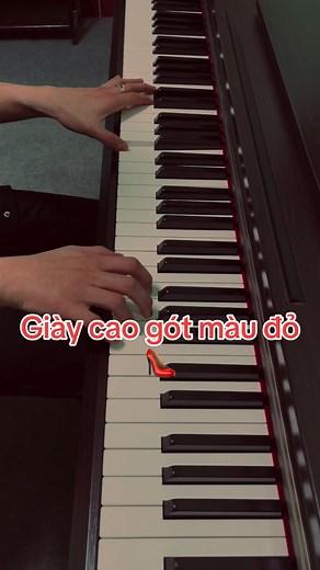 Giày Cao Gót Màu Đỏ - Thái Kiện Nhã