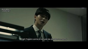 [Live action] Reedición de New Generation. Esta precuela de Light up the new world cuenta la historia de los protagonistas, en esta ocasión vemos a Mishima Tsukuru, líder del equipo que investigará el caso Kira. --- Después de años, rehice el capítulo quitándole esos subs en chino todos feos que tenía. c: Si Facebook baja mucho la calidad, prueba verlo acá: https://drive.google.com/file/d/13wZeyUwnC_VG6lsNa0MfS5iqnlWSpKDE/view?usp=sharing | Death Note en Español