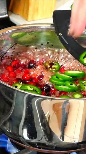 Jalapeño Cranberry Sauce #thanksgiving #christmas #cranberries #recipe