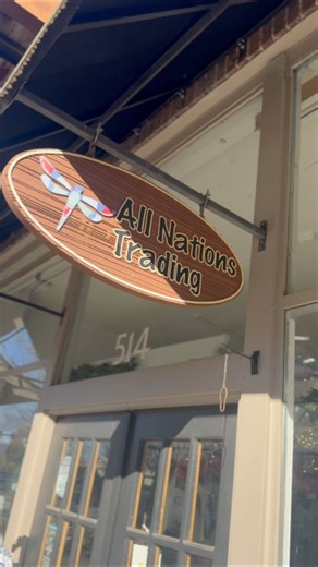 Looking for something one-of-a-kind? All Nations Trading has you covered. Handcrafted goods, global gifts, and endless inspiration—right here in downtown Hendersonville. 🧡 🎥 LuceyAgency @topfansVisit Hendersonville, NCHendo.todayExplore Henderson County #visithendersonvillenc #lovehendo #downtownhendersonville #hvlnc #downtownhendersonvillenc | Downtown Hendersonville, NC