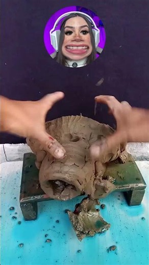 What is that thing on his FACE 😳