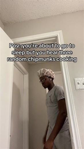 What is that melody⁉️ #fyp #three #random #chipmunks #alvin #alvinandthechipmunks #chipmunk #series #part #bonnet #glasses #broken #black #dancing #zarealay