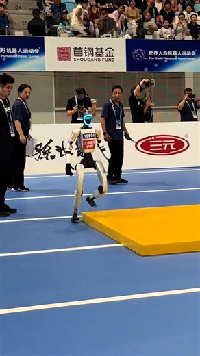 The robot completely this obstacle course with ease 👏🤖 | SPORTbible