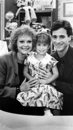💕Oʟsᴇɴ Tᴡɪɴs Fᴀɴ 💕 on Instagram: "June Lockhart played in 2 episodes of full house as Miss Wiltrout, Michelle Tanner’s kindergarten teacher. Michelle badly wanted a mother and thought her teacher was the best choice for her dad 😊 rest in peace June Lockhart 🕊️🤍 (1925-2025) Ashley Olsen in photo tv show: full house season 5 episode 2 “matchmaker Michelle” follow me @olsenfansmka for more tags: #ashleyolsen #marykateolsen #olsentwins #mkaolsen #marykateandashley #marykateandashleyolsen #mka #