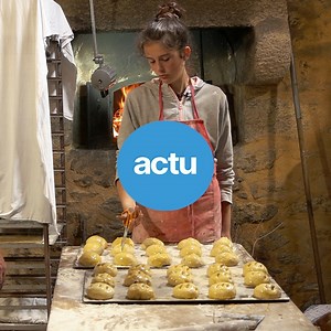 7.2K views · 62 reactions | Pas de vacances pour Zoé cet été. À 16 ans, elle a repris bénévolement les rênes d'une boulangerie traditionnelle 縷 | Le Journal de Vitré | Facebook