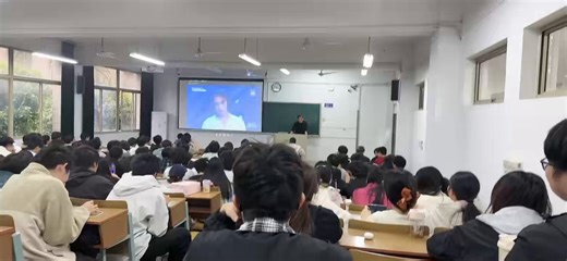 其实没必要对追星女这样，追男星的女人算是所有女权里对男人态度比较友好的，至少她们是喜欢男人的，你要知道现在很多女人是仇恨所有男人的，是恨不得把所有男人杀光的激女。国男有个误解觉得是追星女不喜欢帅哥了她们会来喜欢你，真的想多了，她们不喜欢男星了就去喜欢女星了然后仇恨所有男人。