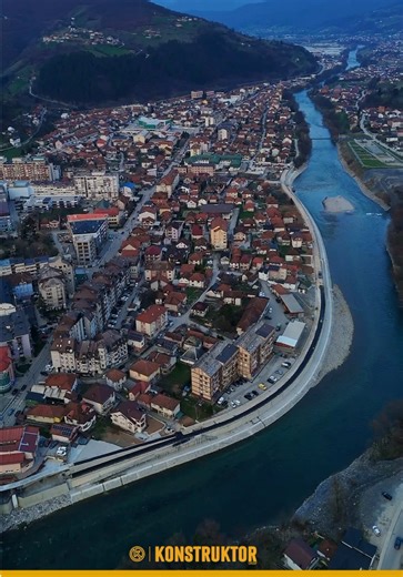 Radovi na uređenju šetališta pored rijeke Lim uspješno ulaze u završnu fazu. Radovi na uređenju šetališta pored rijeke Lim uspješno ulaze u završnu fazu. Na ovom projektu naš tim je izveo izradu mosta, betonske i armiračke radove, izradu zidova, pripremu podloge za asfalt, isporuku i ugradnju betona, kao i završno asfaltiranje u dva sloja. Posebno izdvajamo izgradnju mosta kao jedan od tehnički najzahtjevnijih segmenata projekta, koji je uspješno realizovan zahvaljujući iskustvu i profesionalnos