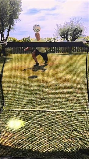Soccer tutorial to learn how to do a diving header #divingheader #soccertechnique
